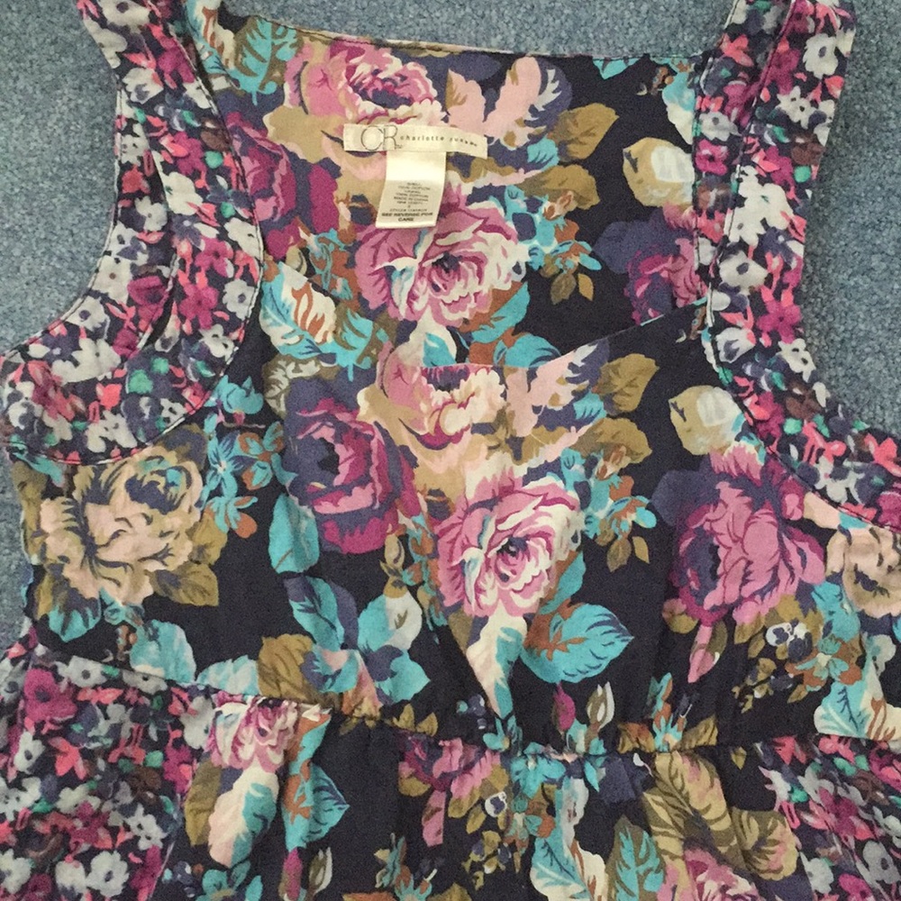 Gorgeous floral dress - Picture 3 of 4